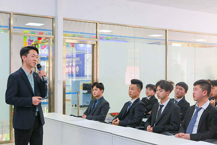 他的創(chuàng)業(yè)夢(mèng)，始于新華，一起聽(tīng)聽(tīng)他的故事