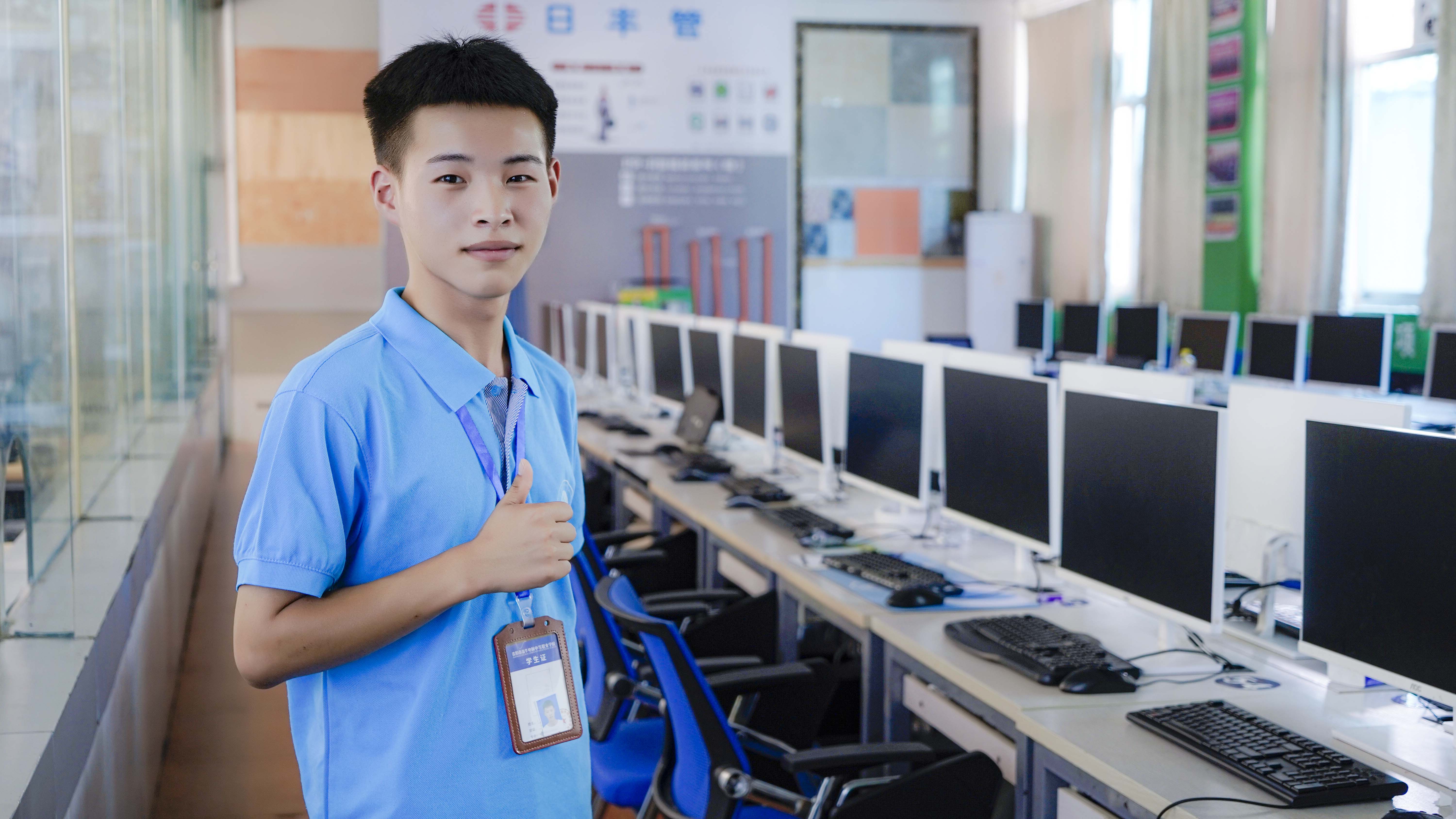 2譚文鑫、17歲建筑裝飾技術(shù)