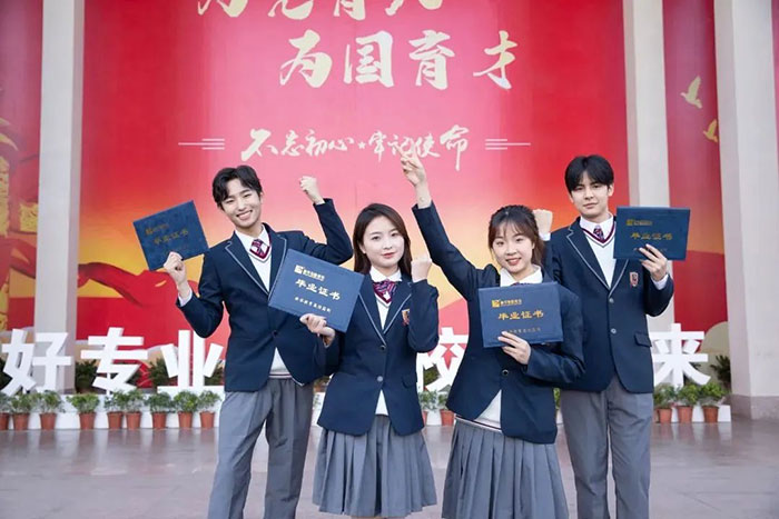 [熱點(diǎn)透析]市場(chǎng)供需失衡嚴(yán)重，初高中選擇未來(lái)時(shí)生如何破局？