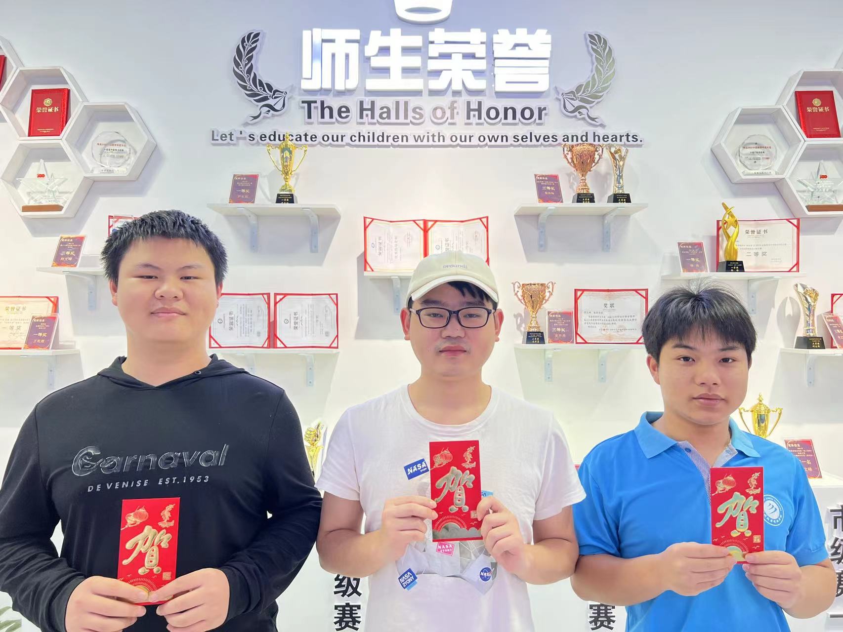 泰褲辣！新華學(xué)子邊學(xué)習(xí)還能邊賺錢？