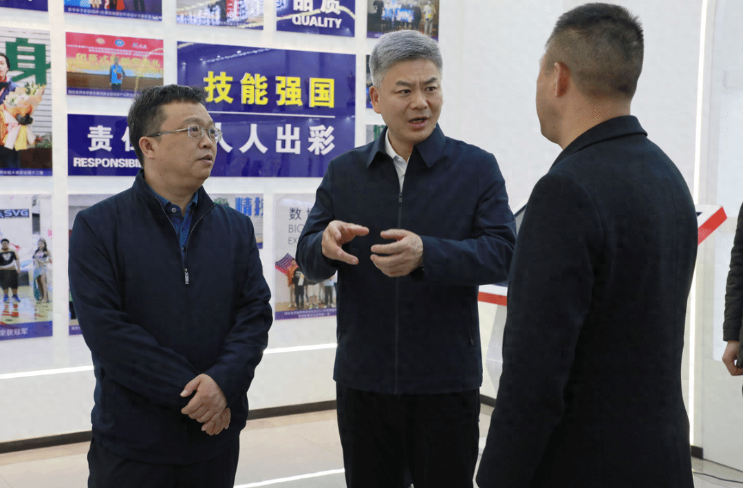 許俊松書記蒞臨我校調(diào)研，強(qiáng)調(diào)“訂單式人才培育”助力經(jīng)開區(qū)高質(zhì)量發(fā)展