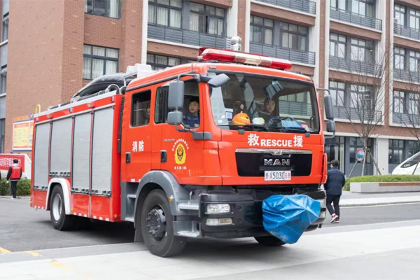 生命無演習(xí)，防患于未“燃”！消防演練進(jìn)校園，筑牢安全“防火墻”