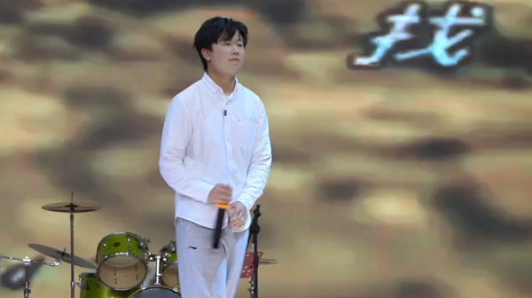 璀璨之冬，聲動(dòng)心弦——貴陽(yáng)新華第三屆校園音樂節(jié)青春綻放